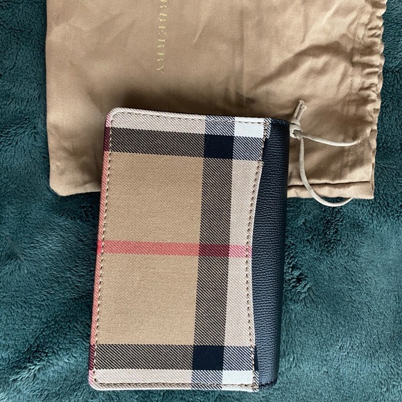 SOLD ON M.‼️Burberry Bag - Picture 3 of 9